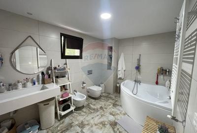 Casa / Vila cu 5 camere de vanzare - 10