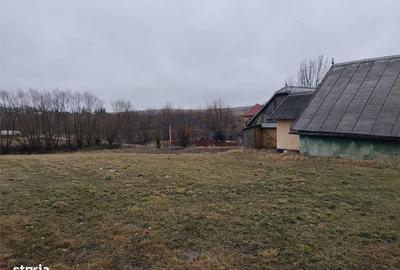 Teren de 2400 mp, în Moara