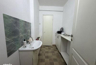 Spațiu comercial, de 33 mp, în Central - 4