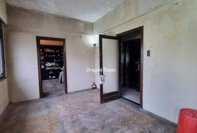 Apartament cu 4 camere în P-ța Victoriei - 3