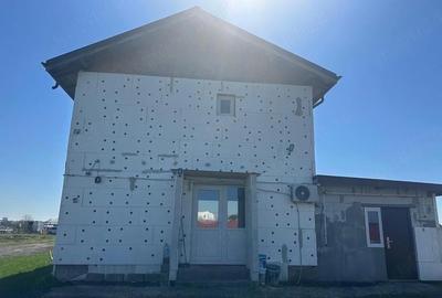 Casă cu Teren 470 Mp în Central - 1