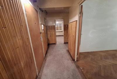 Str. Victoriei (zona Bibliotecii Judetene) apartament 3 camere, decomandat, balcon generos + garaj - 3