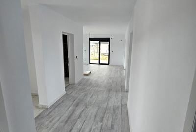 Casă cu 4 camere în Central - 1