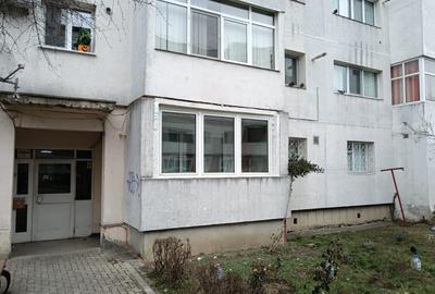 Apartament cu 2 camere decomandat în Mioriței
