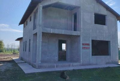 Vanzare Vila P + 1 la rosu, sup. teren 1700. mp., desch.20.ml, sup. constr. 200.mp. Com. Romanu - 2