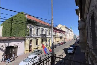 Apartament cu 4 camere semidecomandat în Central - 1