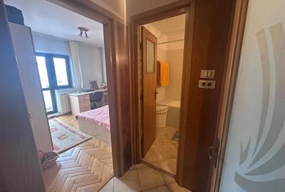 Apartament cu 3 camere decomandat în Tineretului
