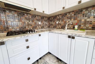 Apartament cu 3 camere semidecomandat, mobilat în Vest - 2