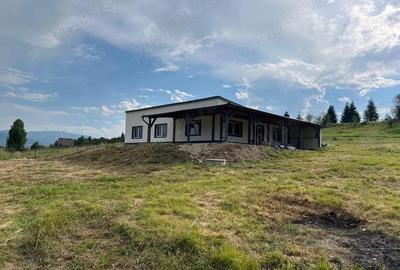 Casă cu Teren 7000 Mp în Central - 1