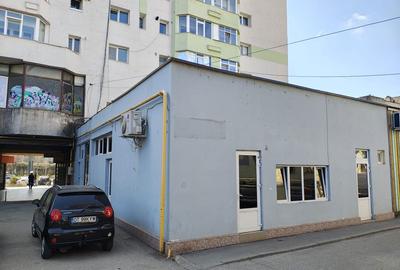 Spațiu comercial, de 67 mp, în Central - 4