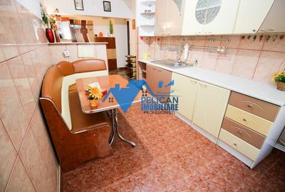 Apartament cu 3 camere decomandat, mobilat în Păcii