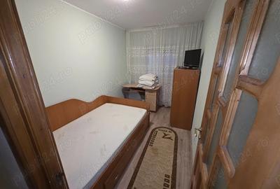 De inchiriat, apartament 3 camere, etaj 3, zona piata Micro 17 - 1