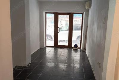 Spațiu comercial, de 40 mp, în Central - 3