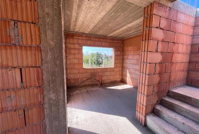 Duplex cu 4 camere cu Canalizare în Moșnița Veche - 9