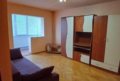 Garsonieră decomandată, mobilată în Girocului