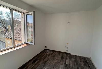 Apartament cu 2 camere semidecomandat în Central - 3