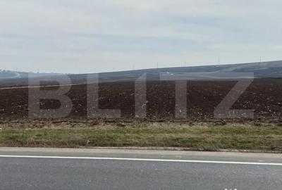 Teren de 6700 mp, în Central