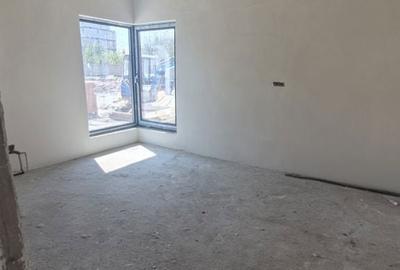 Casă cu 5 camere cu Teren 300 Mp în Central - 2