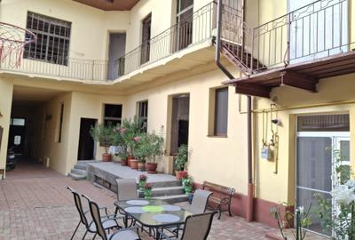 Ofer spre inchiriere 3 sau mai multe incaperi la etajul 1  in zona ultracentrala - 4