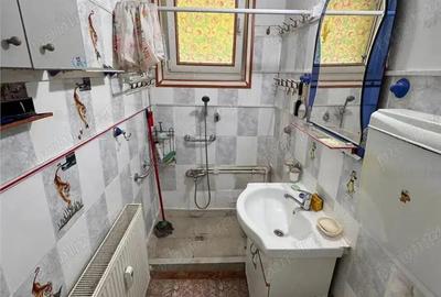 Garsoniera decomandata, Mihalache, parter, bloc reabilitat - 2