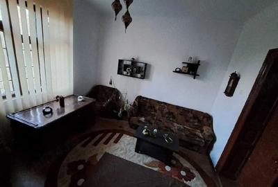 Casă cu 5 camere cu Teren 1800 Mp în Cosâmbești - 1