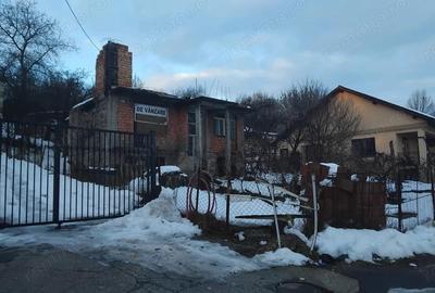 Casă cu Teren 790 Mp în Central - 2