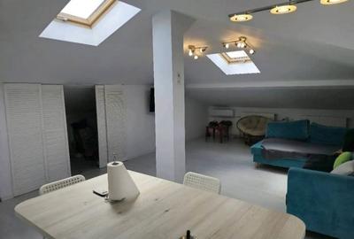 Casă cu 4 camere cu Teren 80 Mp în Central - 1