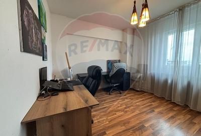 Crangasi - 3 camere, 2 bai, termopan + PVC, balcon inchis, bloc 1988 - 8