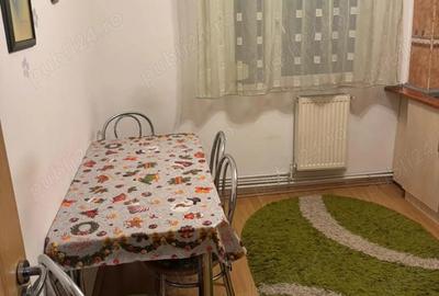 Inchiriez apartament doua camere etaj 1 micro 3 - 3