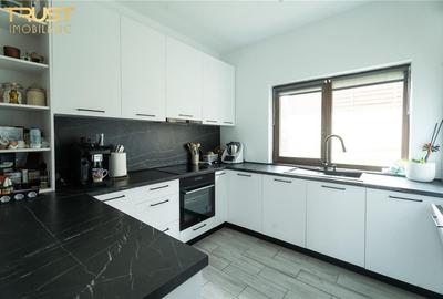 Casă cu 5 camere cu Teren 378 Mp în Dezmir - 4