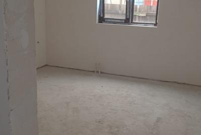 Casă cu 4 camere cu Canalizare în Lumina - 4