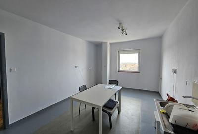 Apartament cu 3 camere semidecomandat în Complex Studențesc - 2