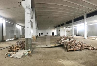 Spațiu comercial, de 1,250 mp, în Central - 9