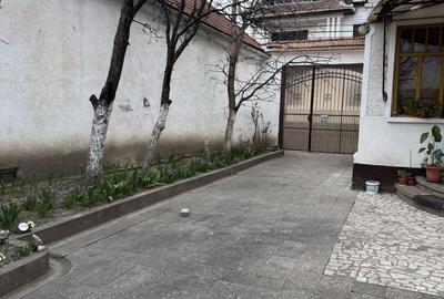 Casă cu 5 camere cu Teren 361 Mp în Central - 4