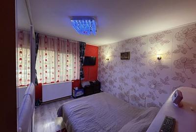 Apartament cu 3 camere decomandat în Tractorul - 10