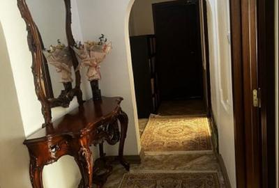 Apartament cu 3 camere decomandat în Faleza Nord