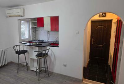 Apartament cu 2 camere semidecomandat, mobilat în Băneasa