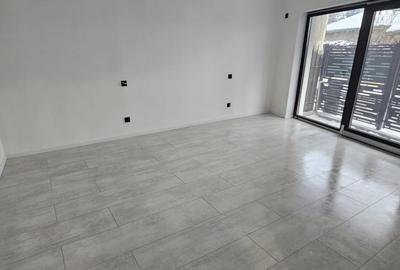 Casă cu 4 camere cu Teren 174 Mp în Tineretului - 2