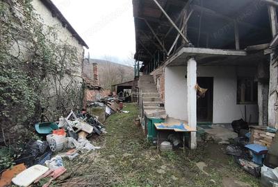 Casă cu Teren 597 Mp în Central - 1