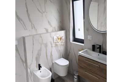 Casă cu 4 camere în Bucium