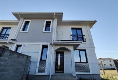 Duplex cu 5 camere cu Canalizare în Moșnița Nouă - 1