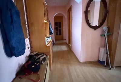 Apartament cu 3 camere decomandat în Central - 1