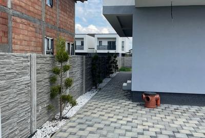 Jumatate de duplex finalizat, despartit prin camera tehnica - 4