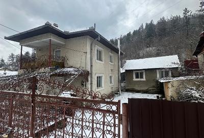 Casă individuală cu 5 camere cu Canalizare în Gura Văii - 1