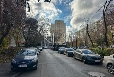 Apartament cu 3 camere semidecomandat în Teiul Doamnei - 3