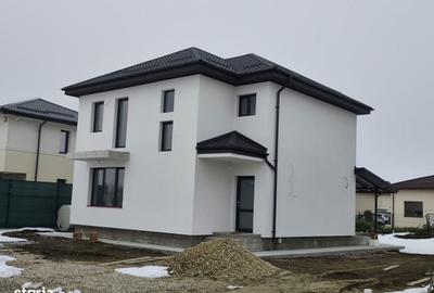 Casă cu 4 camere cu Teren 560 Mp în Tărtășești - 1