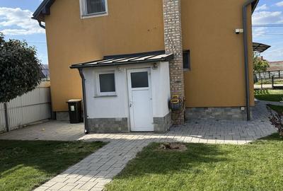 Casă cu 4 camere în Central - 2