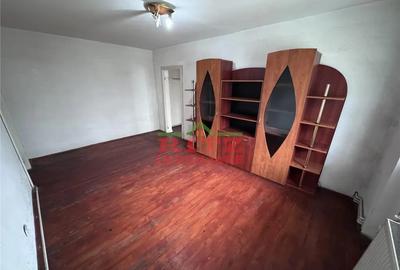 Apartament cu 3 camere semidecomandat în Central - 2