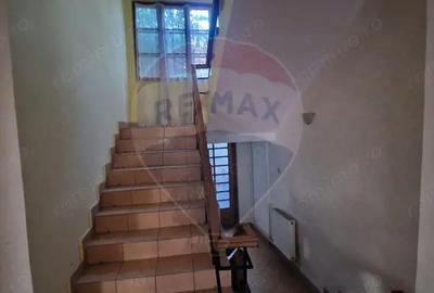 Vila S+P+1E+M cu 7 camere de vanzare in TG. OCNA - 13