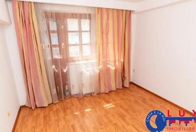 Casă cu 4 camere cu Teren 110 Mp în Central - 1